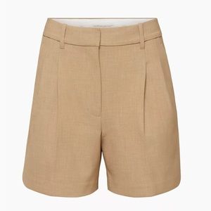 Ordered wrong size final sale - never worn - Aritzia Effortless Short 5’